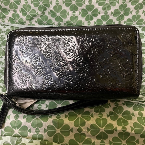 New Keneth Cole Double Pouched Wristlet in Pristine Condition! - Picture 7 of 15